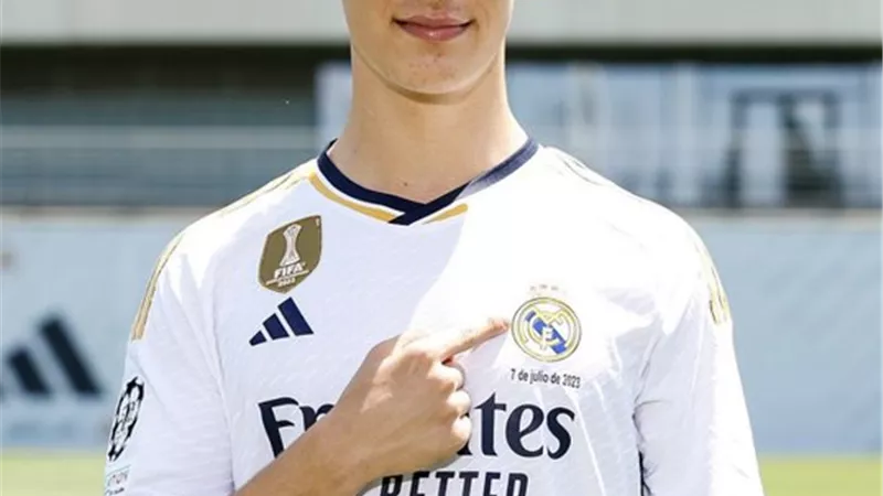 فيديو .. شاهد ريال مدريد يرحب بصفقته الجديدة أردا جولر