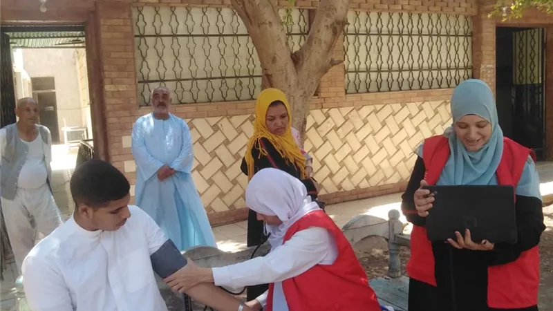 انتشار مكثف للفرق الطبية بمختلف مساجد اسيوط