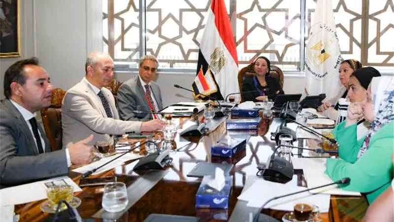 وزيرة البيئة تحدد الإستعدادات اللوجيستية للجناح الرسمي المصري