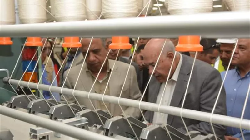 وزير قطاع الأعمال يتابع مراحل التشغيل التجريبي لمصنع غزل4 بالمحلة