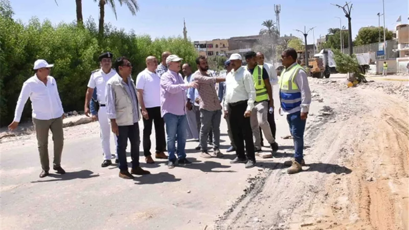 محافظ الاقصر يتفقد سير العمل بعدد من المشروعات التنموية