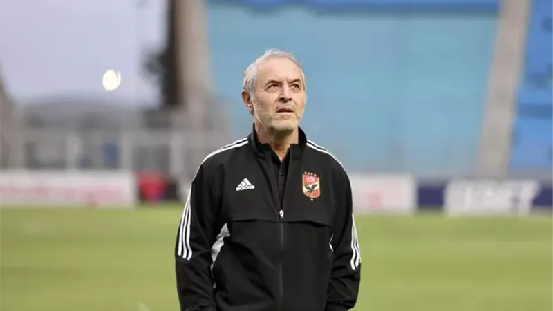 الجهاز الفنى للأهلى يعاين أرضية ماعب برج العرب قبل مواجهة الاتحاد