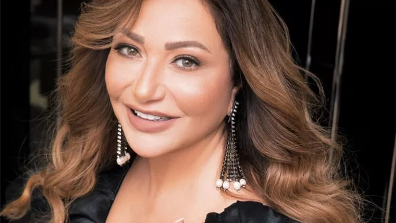 ليلى علوي ترقص على أغنية 