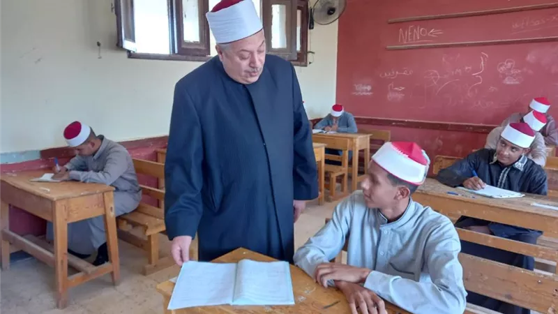 رئيس قطاع المعاهد الأزهرية يتفقد الشهادة الثانوية الأزهرية بأسيوط