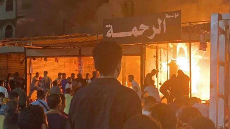 حريق هائل يلتهم معرض لبيع الأحذية بمصيف جمصة في الدقهلية