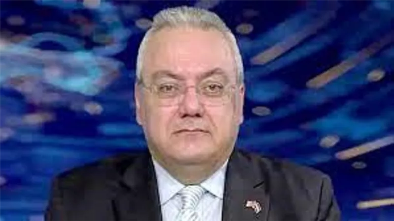 محلل سياسي يكشف أسباب مد أمريكا الجيش الأوكراني بالقنابل العنقودي