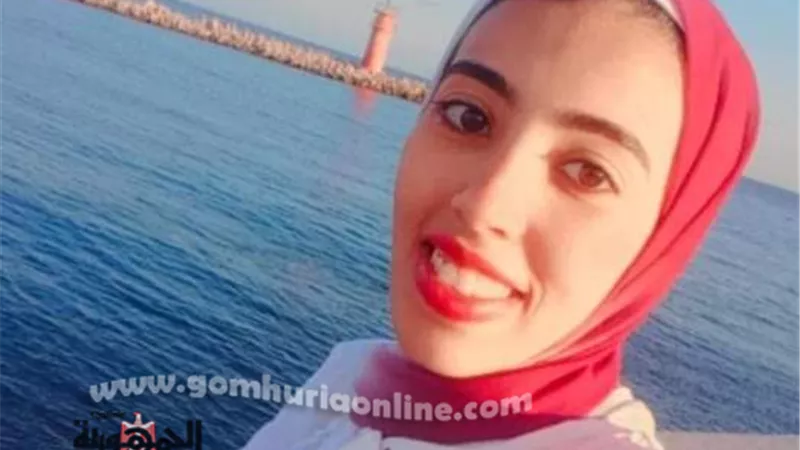 وكيل تعليم دمياط يهنئ طالبة المركز الثاني بالدبلومات الفندقية