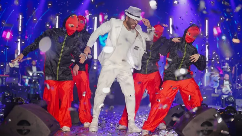 حفل تامر حسني يشهد اكبر حشد جماهيري في لبنان ...صور