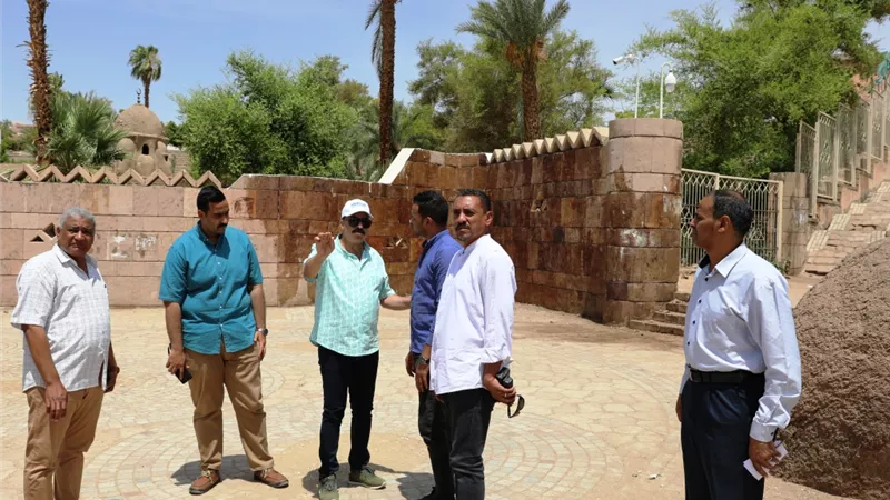 محافظ أسوان يوجه بتكثيف أعمال النظافة العامة وعدم المساس بالمواقع