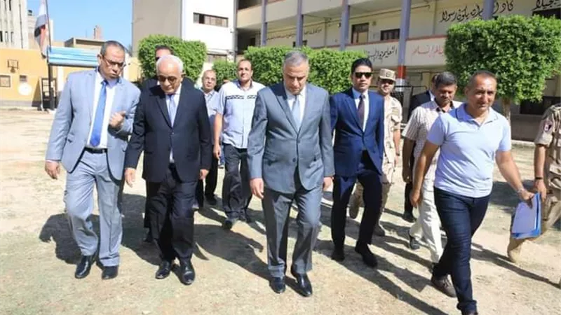 حجازى ومحافظ سوهاج يتفقدان امتحانات الثانوية العامه بأخميم