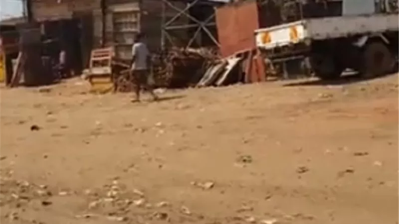 سائق قطار يفاجأ بعدم وجود السكة الحديد .. وهذا تصرفه | فيديو