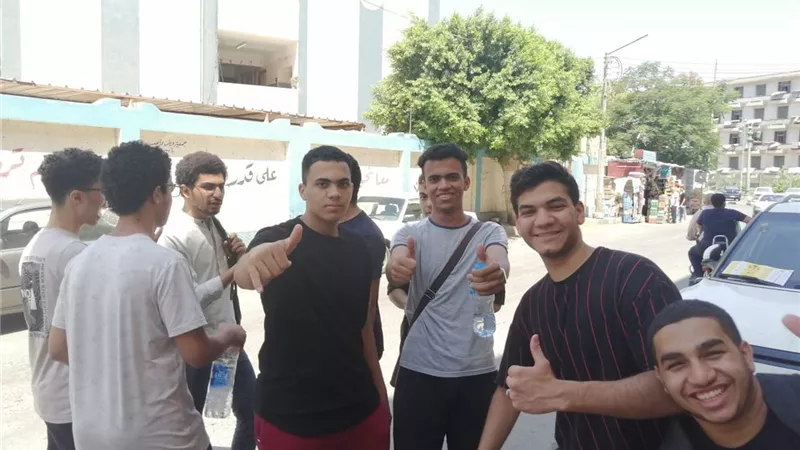 يوم سعيد في الثانوية العامة.. فرحة تعم الطلاب بجيمع المحافظات