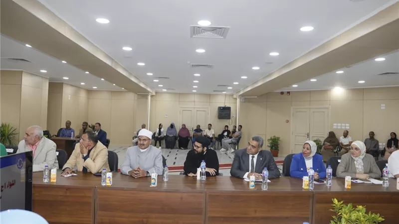 محافظ السويس يكرم أوائل الدبلومات الفنية