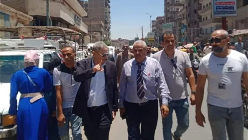رئيس مركز ومدينة ابوقرقاص يتراس حملة لإزالة الإشغالات