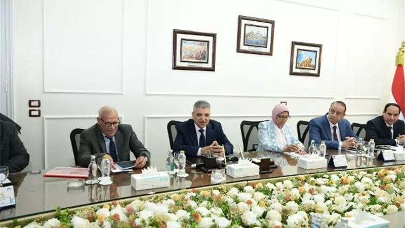 الرى والإسكان وقناة السويس يبحثون انخفاض ضغط مياه الشرب ببورسعيد