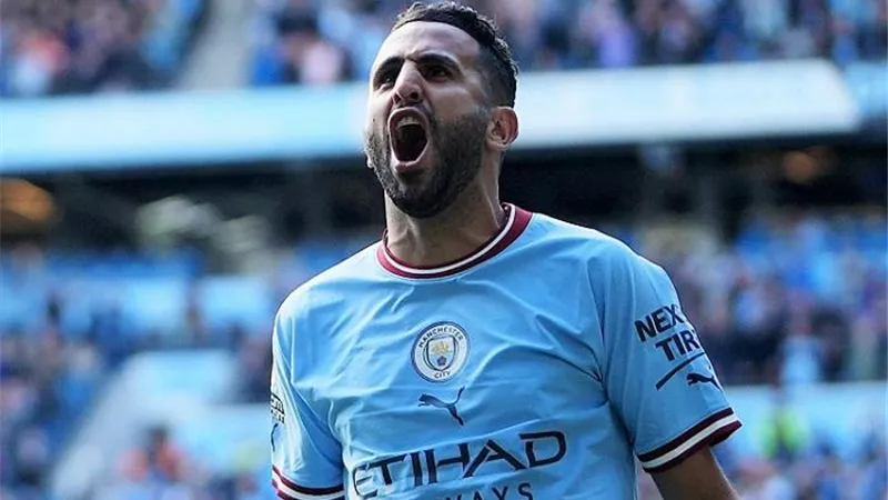 مانشستر سيتي يحصن رياض محرز لعدم الرحيل للدوري السعودي