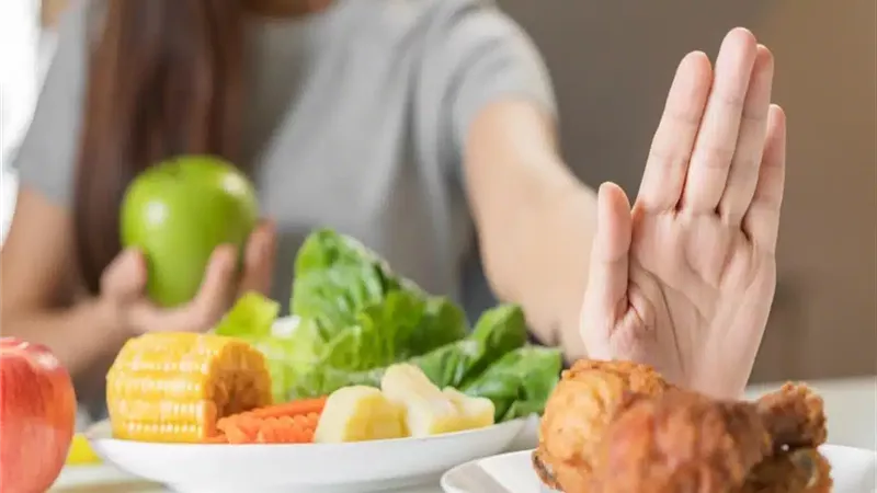 هل يمكن إنقاص الوزن دون ممارسة التمارين أو الحرمان من الطعام ؟