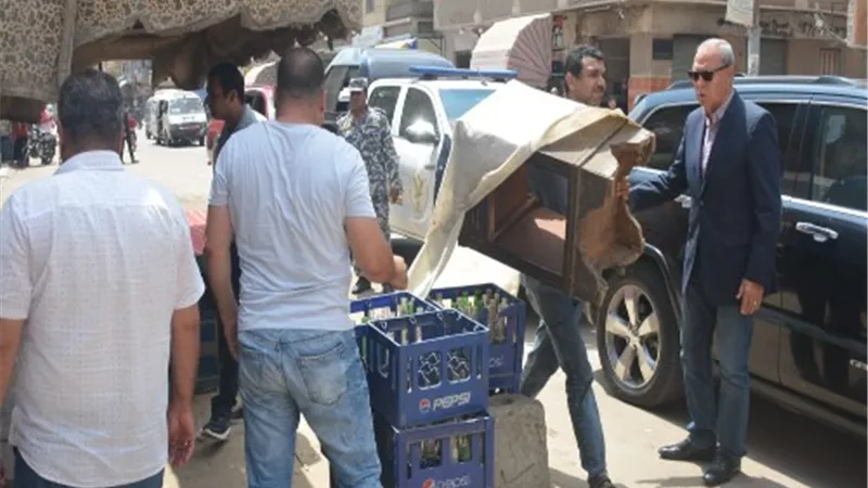 محافظ القليوبية يقود حملة لإزالة الإشغالات بمدينة بنها.. صور