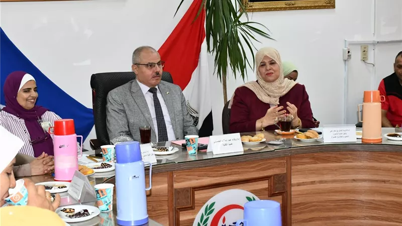 رئيس جامعة القناة يشهد مجلس كلية التمريض