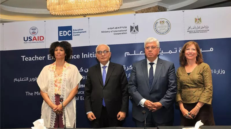 حجازي وعاشور يشهدان توقيع بروتوكول مع مركز تطوير التعليم (EDC)