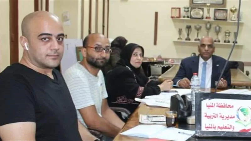 مدير تعليم المنيا يتابع غرفة عمليات امتحانات الثانوية العامة