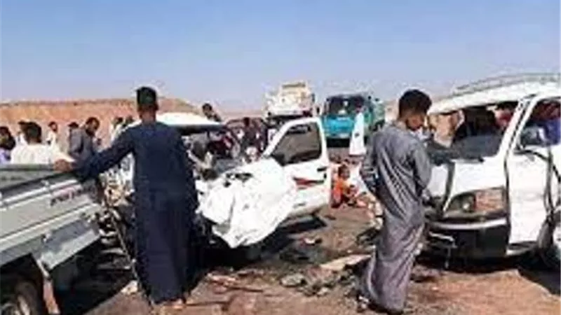 بالأسماء.. مصرع وإصابة 21 فى تصادم سيارتين بأسوان