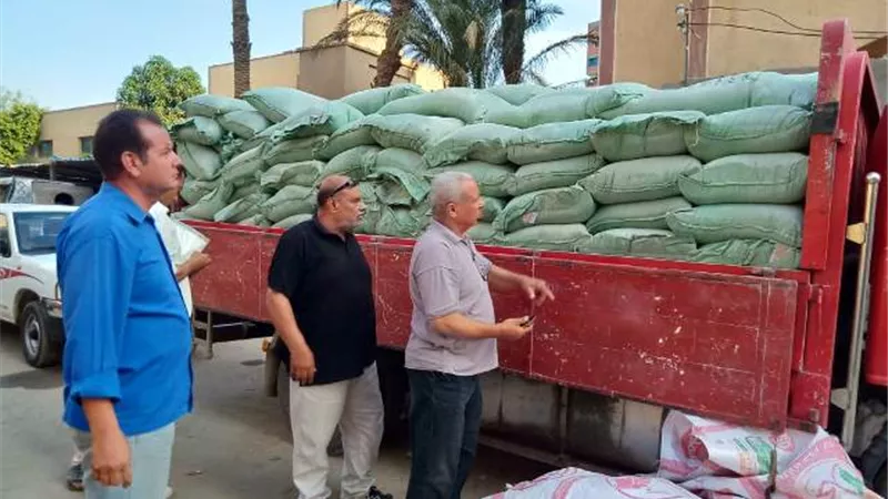 ضبط 181 شيكارة دقيق مدعم قبل بيعها بالسوق السوداء بالواسطى