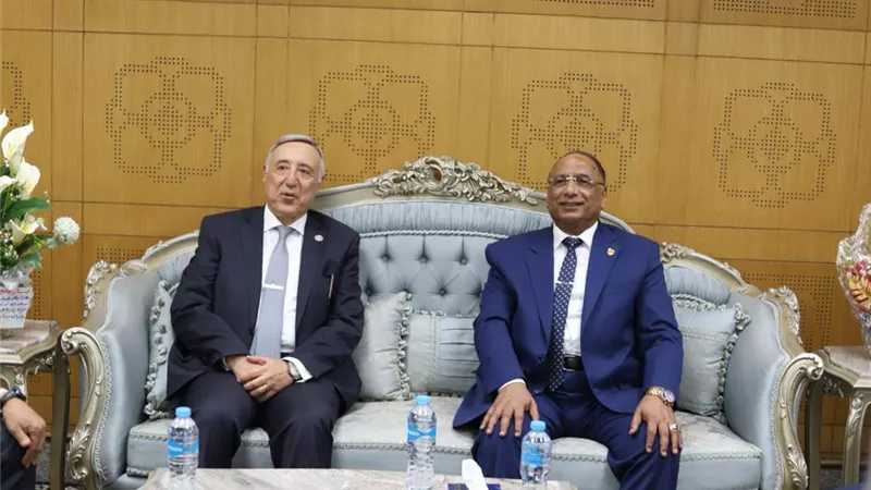 رئيس الدستورية وأعضاء المحكمة يقدمون التهنئة لرئيس قضايا الدولة