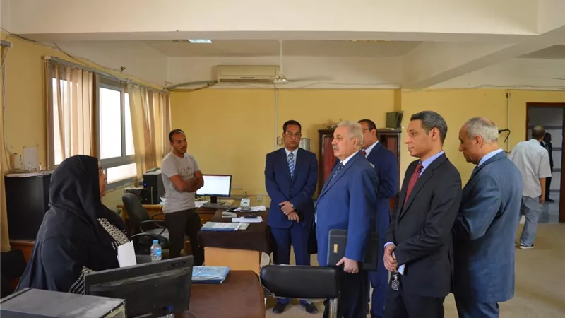 لجنة الدراسات القانونية بالمجلس الأعلى للجامعات تتفقد كلية الحقوق