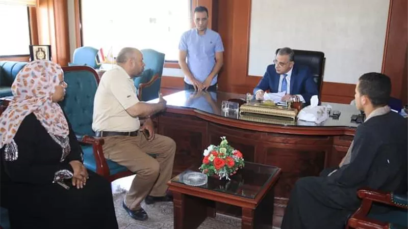 محافظ سوهاج يناقش عددا من شكاوى وطلبات المواطنين