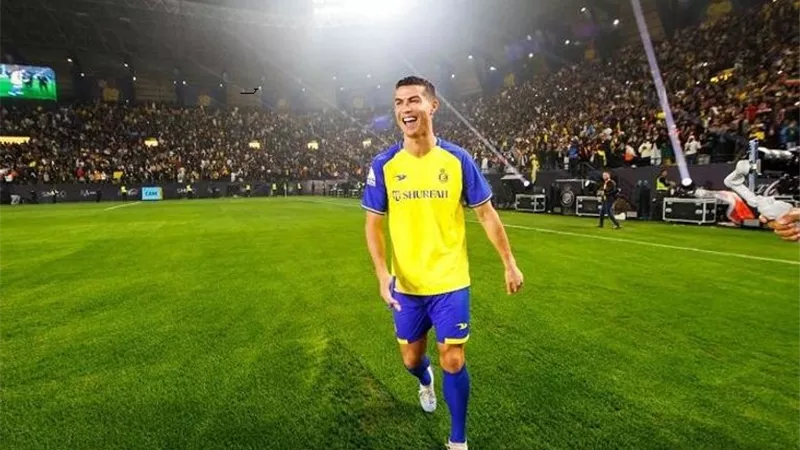 شاهد بالفيديو.. لحظة وصول رونالدو لمعسكر النصر السعودي بالبرتغال