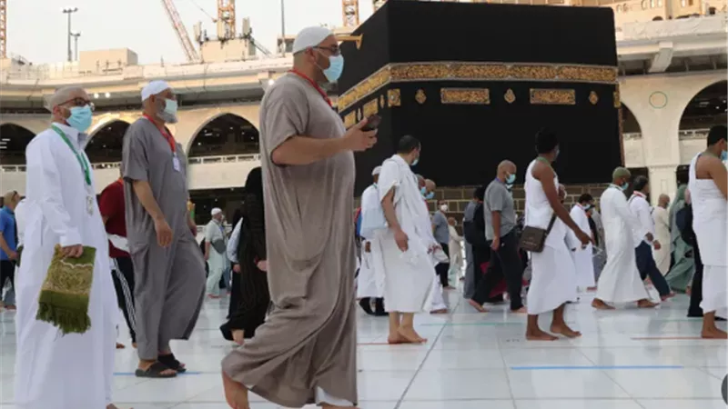 السعودية تعلن بدء موسم العمرة للمواطنين والمقيمين والخليجيين