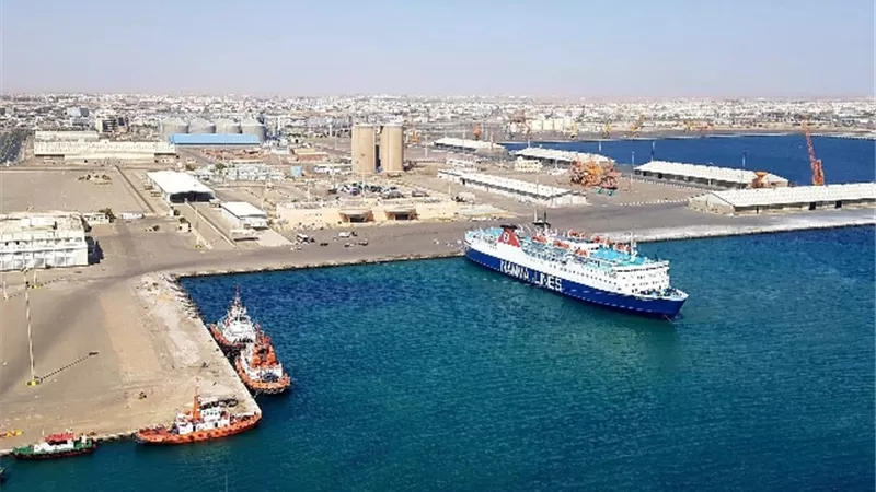 وصول 415 سيارة بوزن 830 طن لميناء بورتوفيق