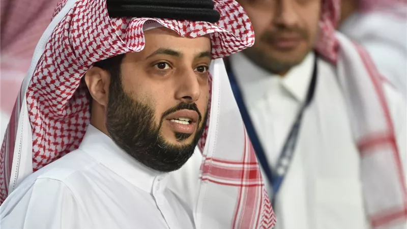 تركي آل الشيخ يخضع لعملية جراحية حرجة