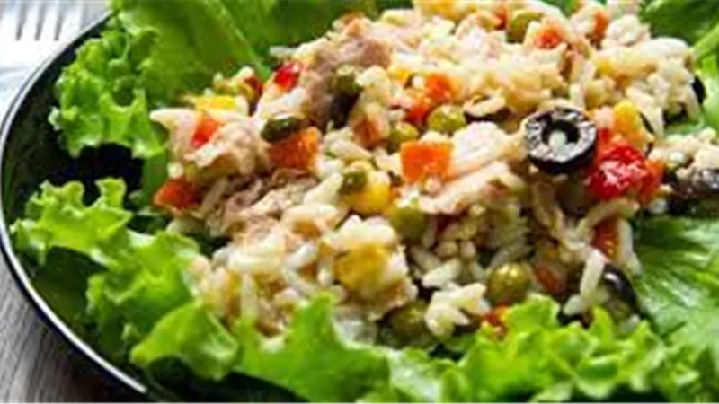 على الطريقة المكسيكية.. جربى سلطة الأرز بالخضار المشوي