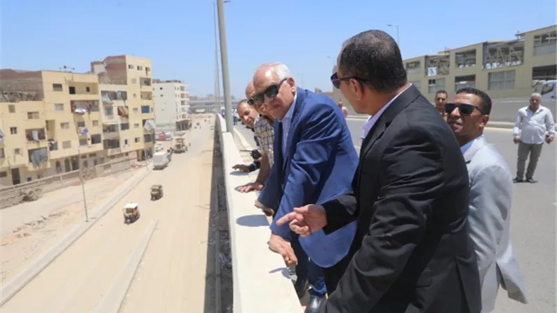 محافظ الجيزة يتفقد نسب توسعة وتطوير كوبرى 15 مايو