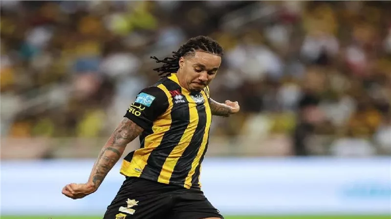 ليس طارق حامد.. اتحاد جدة يعلن رحيل نجم خط الوسط