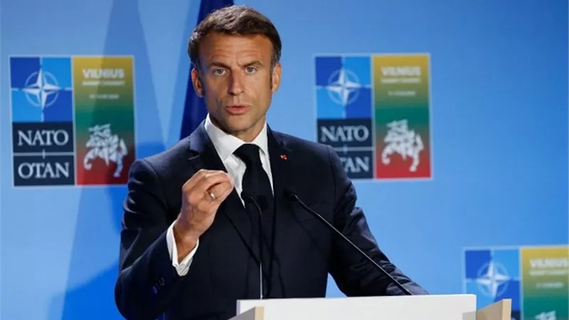ماكرون: روسيا ضعيفة سياسياً وعسكرياً والدعم مستدام لأوكرانيا