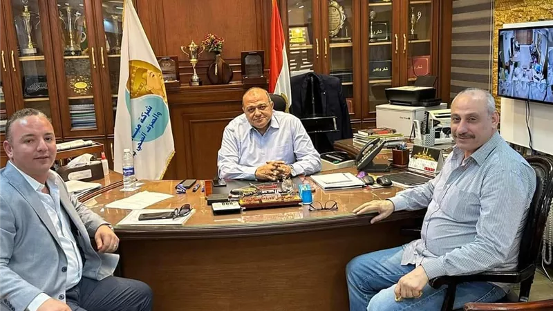 عضو البرلمان يعرض مطالب مراكز بني مزار ومغاغة على رئيس المياة