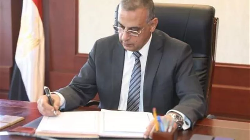محافظ سوهاج يجري حركة تنقلات محدودة بالقيادات المحلية