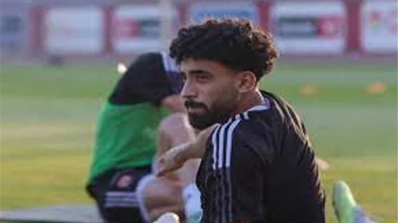 مروان عطية يغادر معسكر الاهلى لمباراة القمة لحضور جنازة والده