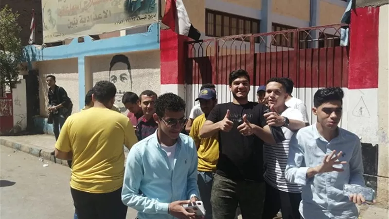 طلاب الثانوية العامة باسيوط سعداء بالجبر والهندسة