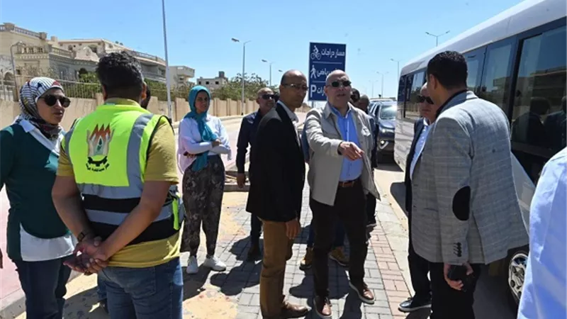 وزير الإسكان يتفقد أعمال تطوير شارع جمال عبدالناصر بالقاهرة الجديدة