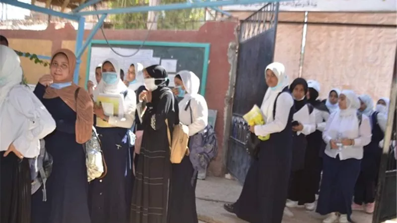 تباين آراء طلاب الثانوية بالأقصر حول إمتحان الجبر والهندسة الفراغية