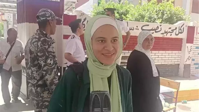 بالمزمار البلدى والورود طالبات الثانويةيودعون الامتحانات بالغردقة
