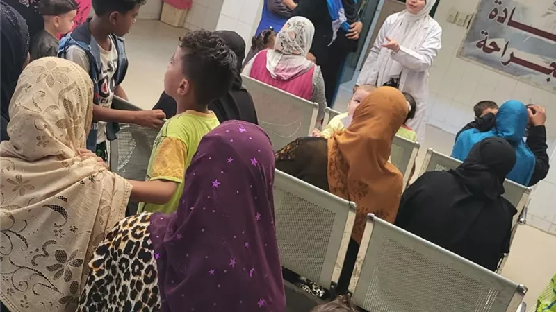 الكشف وعلاج ٧٨٢ مواطنا بقافلة طبية مجانية بقرية الكرنك