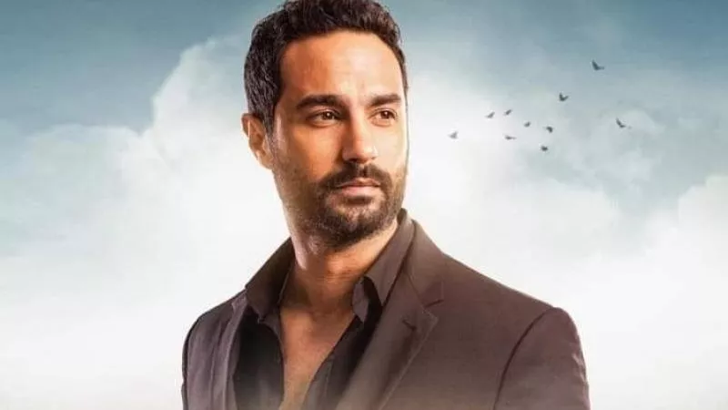 كريم فهمي لـ محمد هنيدي: بحبك وهفضل أتعلم منك