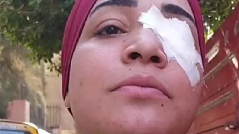 استغاثة ممرضة بمستشفى شبرا العام.. أهل مريضة فقعولي عيني