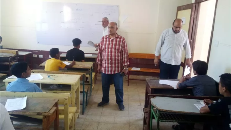 شحاته يتابع إنطلاق امتحان الدور الثاني للشهادة الإعدادية بمطروح