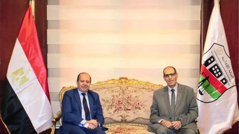 مساعد وزير العدل يهنئ رئيس النيابة الإدارية بمنصبه الجديد